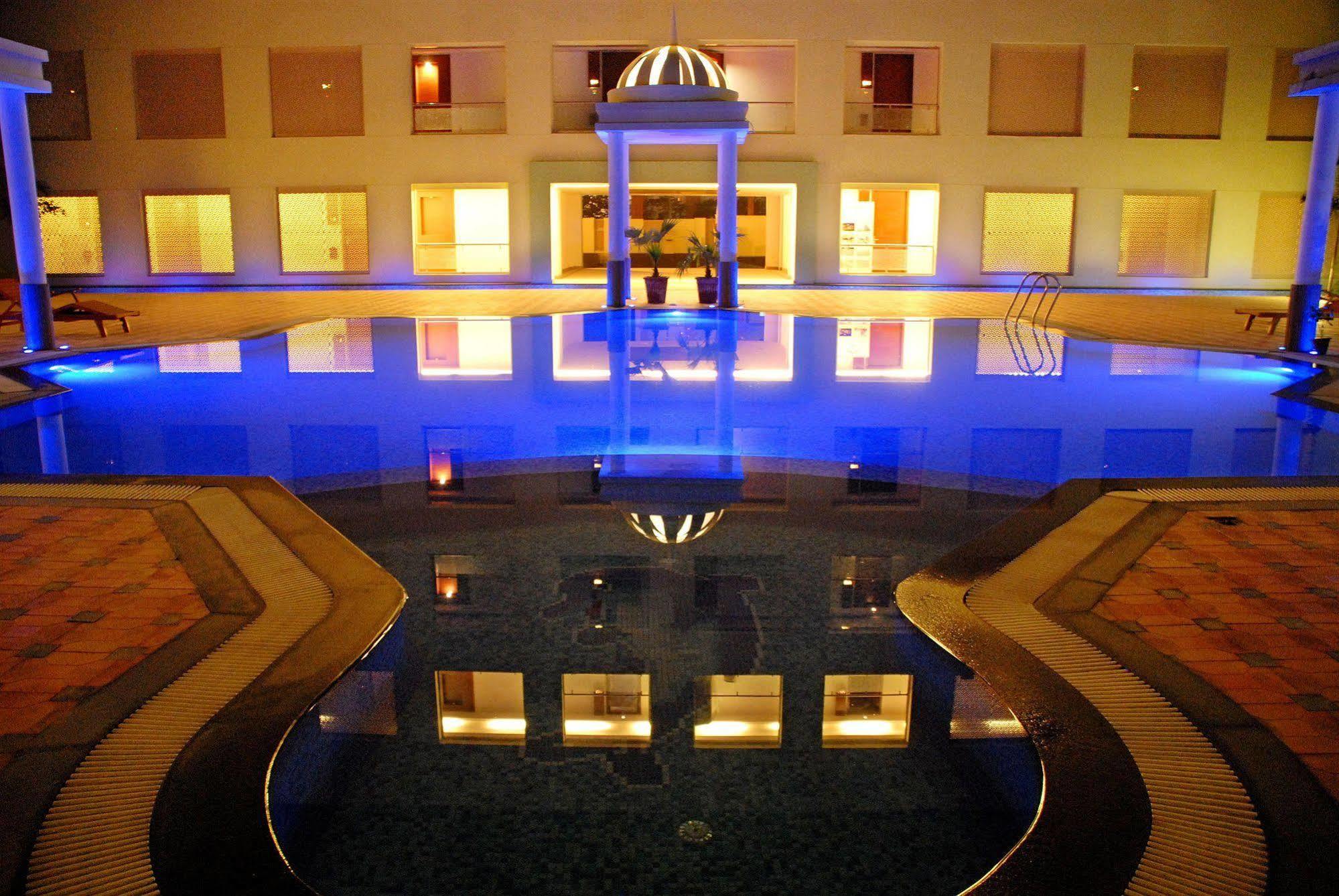 Hotel Cambay Grand Kukas à Jaipur Extérieur photo
